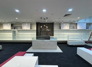 Suna Shoes, Central